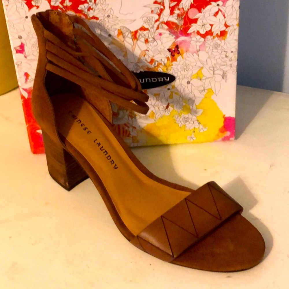 Chinese Laundry Ryland Sandal size 7